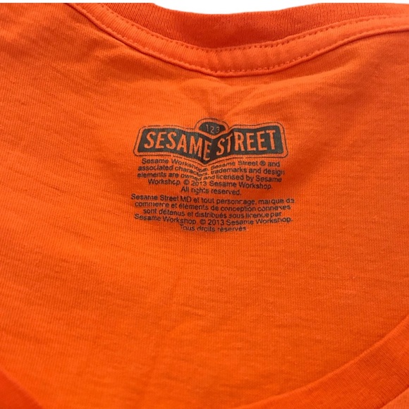 5/25$ ✨ orange Sesame Street Tee’s - Picture 2 of 6
